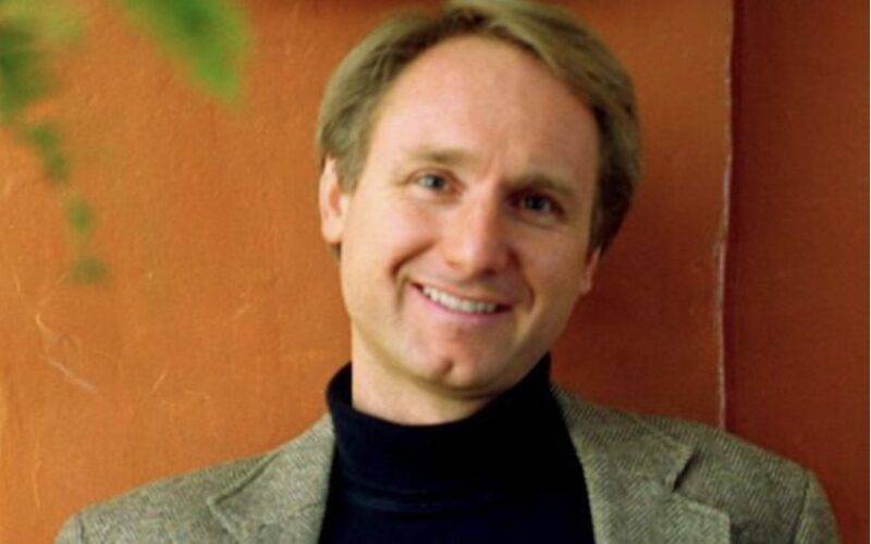 5 REASONS WHY YOU SHOULD READ DAN BROWN